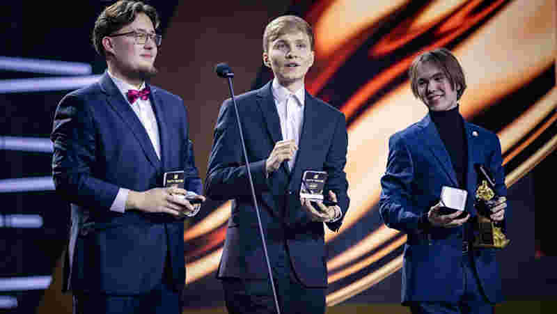 S联赛冠军被击败了？上单选手 Siwoo 展现了他的技能，作为 Dplus KIA 屠杀了整个战场，轻松击败了 T1 ！