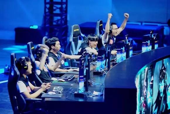 Flandre ： 我知道 Light 在比赛前生病很严重，我希望他能在比赛后好好休息。